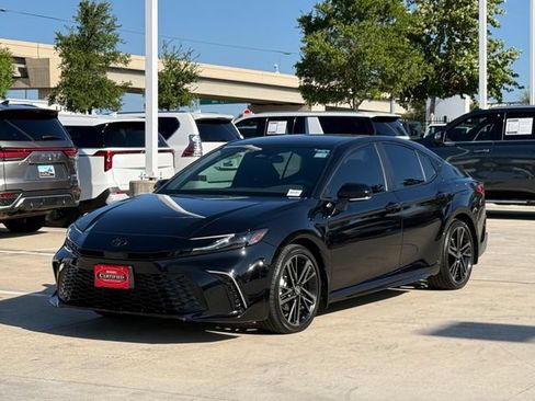 Used 2025 Toyota Camry XSE FWD image 8