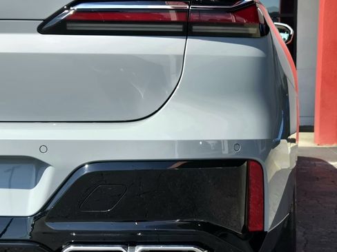 Used 2024 BMW 760i xDrive w/ Executive Package image 9