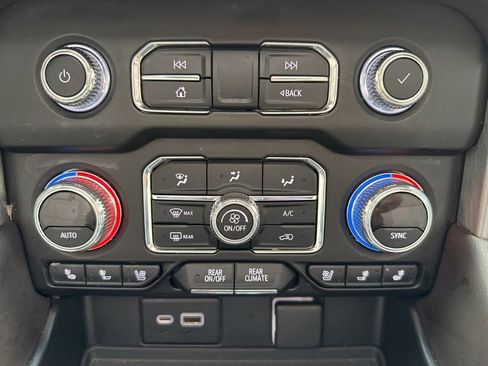 Used 2022 GMC Yukon SLT w/ SLT Premium Package image 20