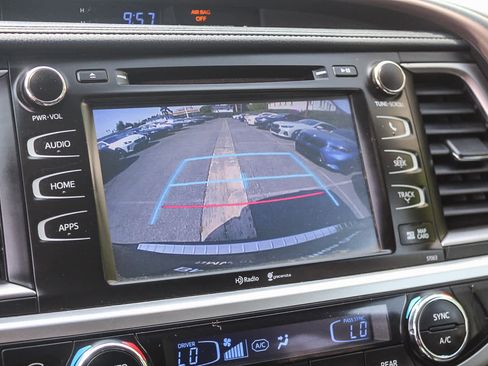 Used 2015 Toyota Highlander XLE AWD/4WD image 31