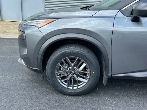 Used 2023 Nissan Rogue S AWD/4WD image 7