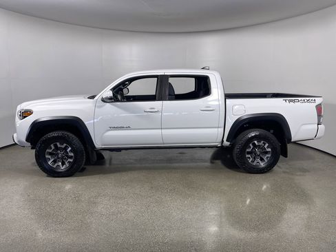 Certified 2021 Toyota Tacoma TRD Off-Road w/ Technology Package AWD/4WD image 6