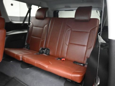 Used 2019 Chevrolet Suburban Premier w/ Premier Plus Edition AWD/4WD image 36