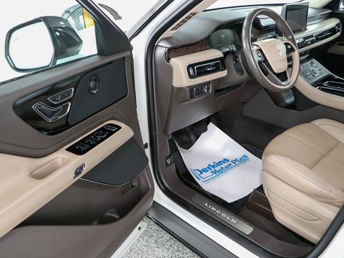 Used 2023 Lincoln Aviator Reserve w/ Equipment Group 201A RWD image 4