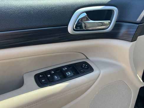 Used 2022 Jeep Grand Cherokee Laredo E w/ Security & Convenience Group image 25