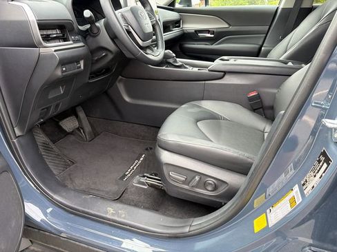 Used 2024 Toyota Grand Highlander XLE image 9