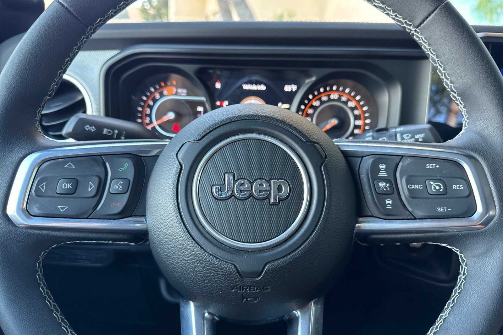 Used 2025 Jeep Wrangler Unlimited Sahara AWD/4WD image 24