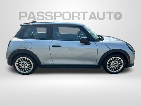 Used 2025 MINI Cooper 2-Door Hardtop FWD image 5