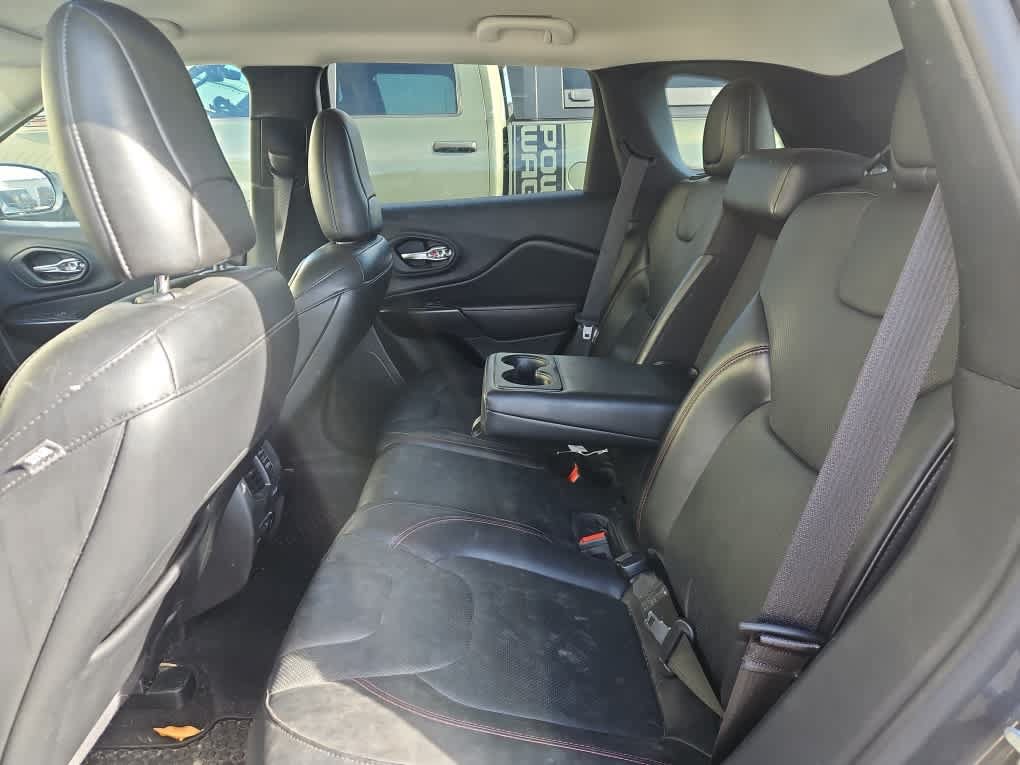 Used 2020 Jeep Cherokee Trailhawk AWD/4WD image 5