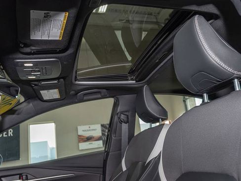 Used 2025 Toyota Camry SE image 10