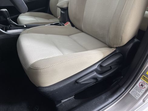 Used 2016 Toyota Corolla LE FWD image 15