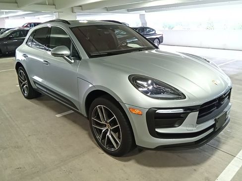 Used 2024 Porsche Macan AWD/4WD image 3