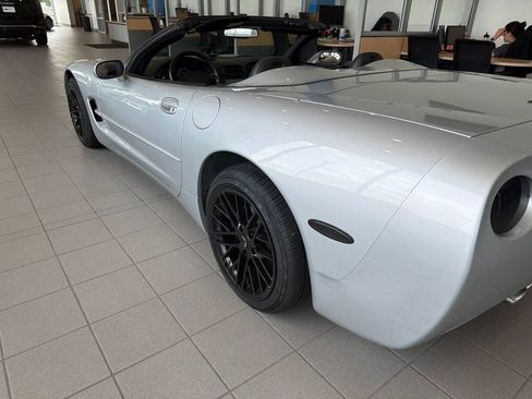 Used 2000 Chevrolet Corvette Convertible w/ Memory Pkg RWD image 4