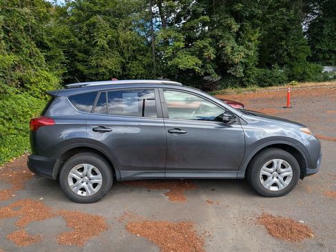 Used 2014 Toyota RAV4 LE AWD/4WD image 9