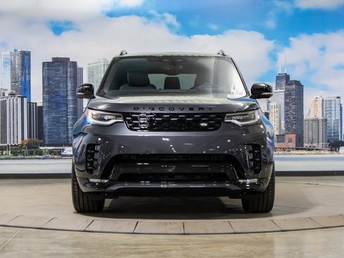 Certified 2025 Land Rover Discovery Dynamic SE image 3