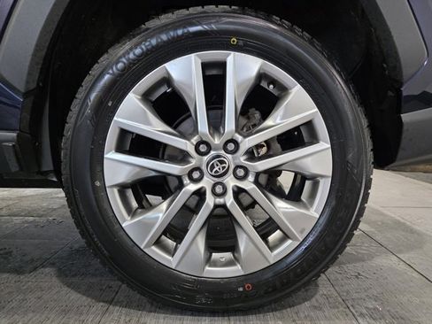 Used 2022 Toyota RAV4 XLE Premium image 24