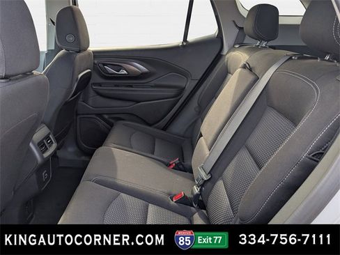 Used 2024 GMC Terrain SLE w/ Driver Convenience Package image 11