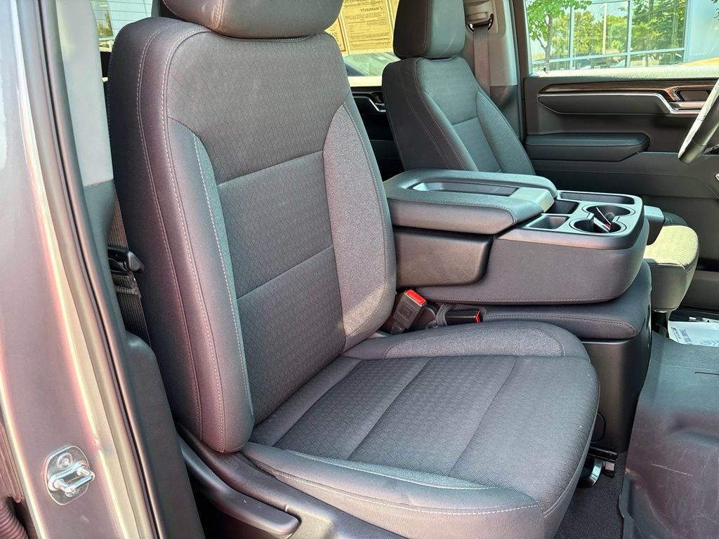 Used 2025 Chevrolet Silverado 1500 LT Trail Boss w/ LPO, Dark Essentials Package AWD/4WD image 29