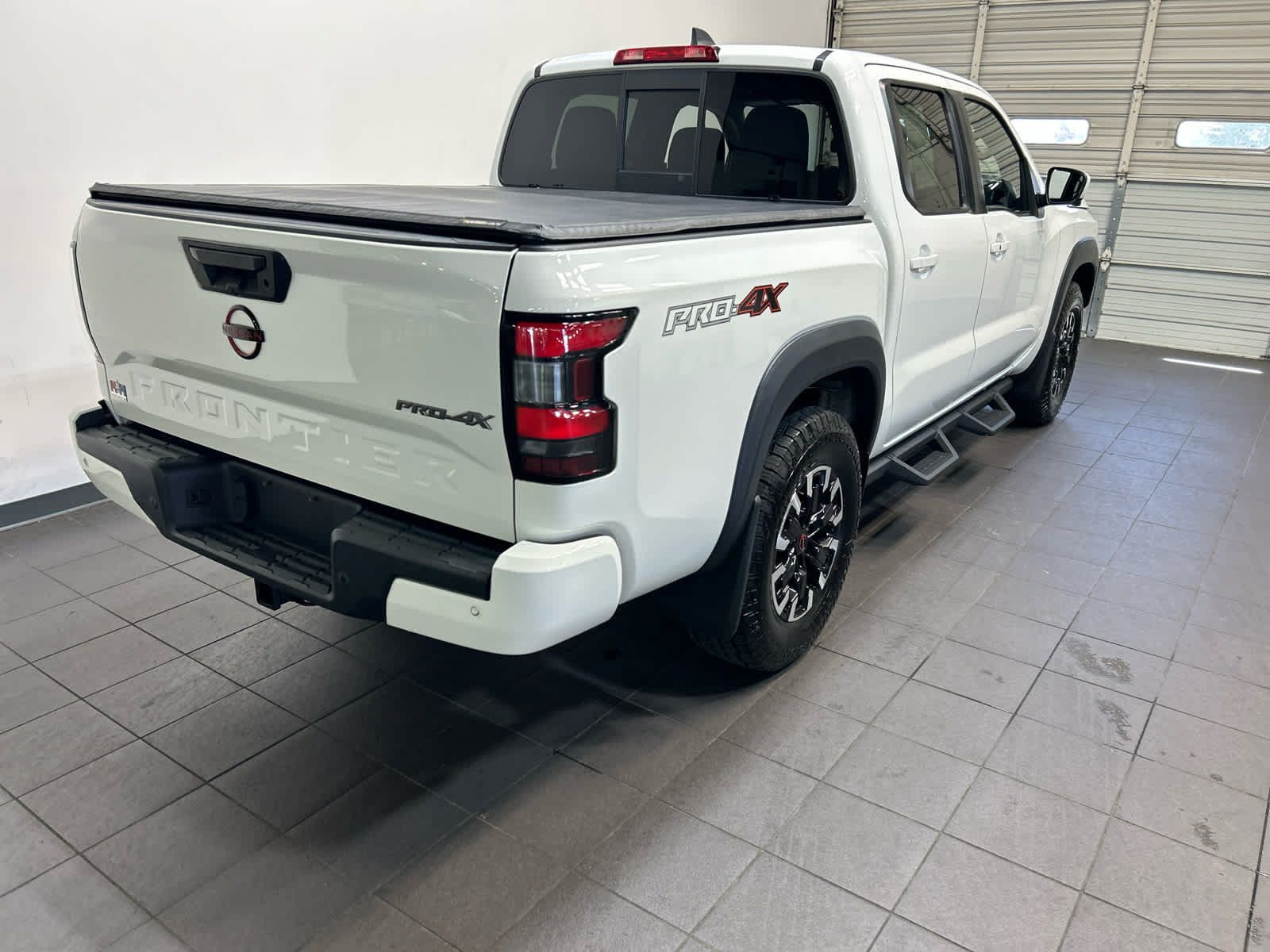 Used 2022 Nissan Frontier PRO-4X AWD/4WD image 3