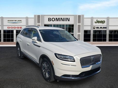 Used 2023 Lincoln Nautilus AWD w/ Premium Package image 2