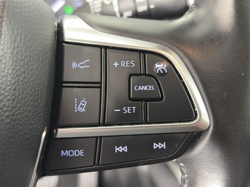 Used 2021 Toyota Highlander XLE AWD/4WD image 37