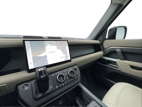 Used 2022 Land Rover Defender 110 S AWD/4WD image 43