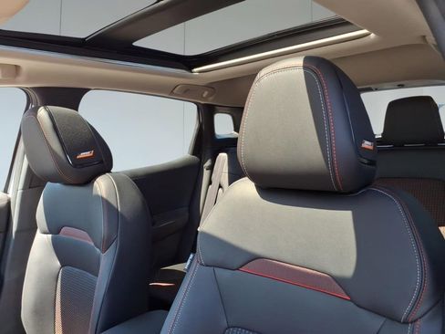 New 2026 Nissan Kicks SR w/ SR Premium Package FWD image 16