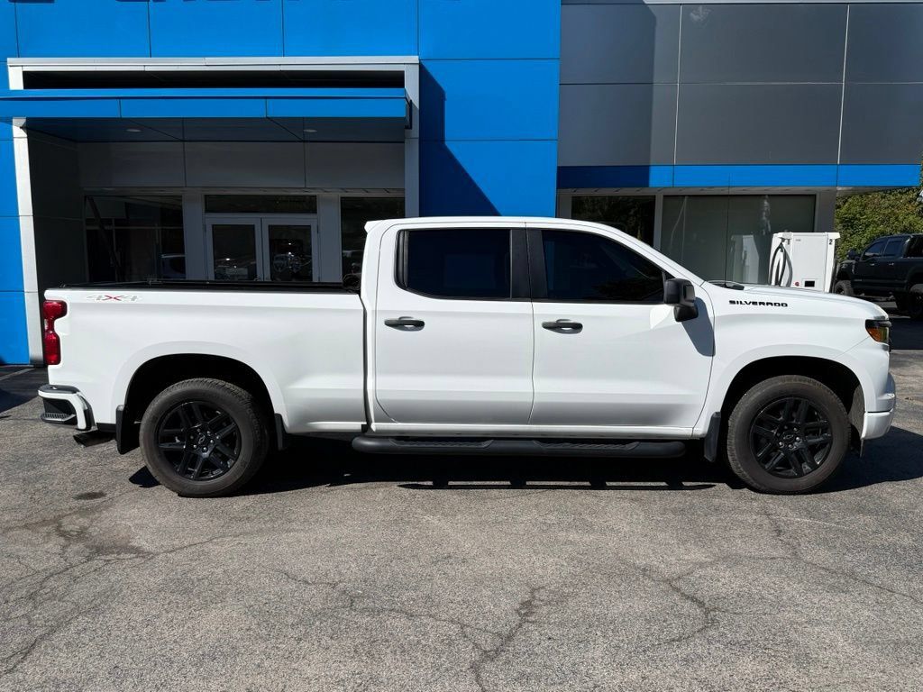 Used 2024 Chevrolet Silverado 1500 Custom w/ Rally Edition AWD/4WD image 4