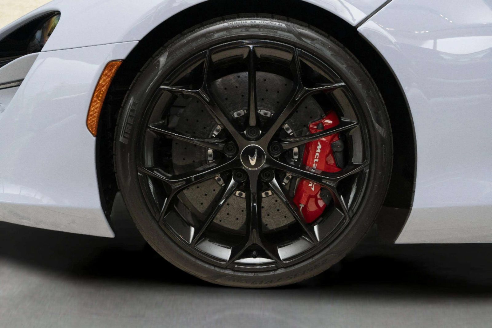 Used 2023 McLaren Artura RWD image 9