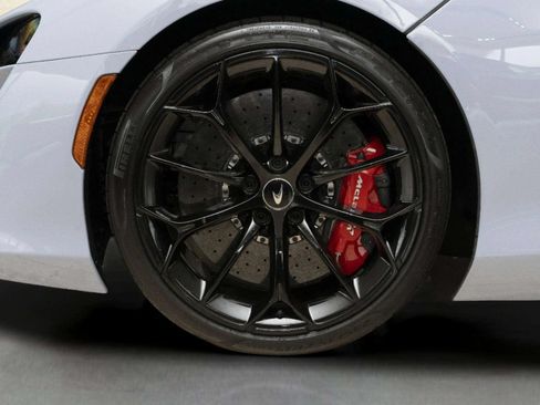 Used 2023 McLaren Artura RWD image 9