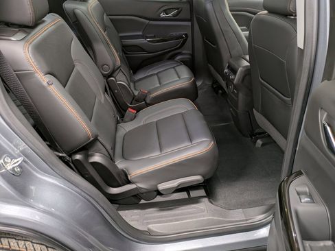 Used 2022 GMC Acadia AT4 w/ Technology Package image 25