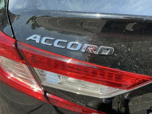 Used 2018 Honda Accord EX image 9