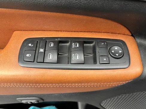 Used 2012 Jeep Grand Cherokee Overland AWD/4WD image 28