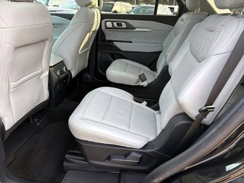 Used 2025 Ford Explorer Platinum w/ Ultimate Package image 11