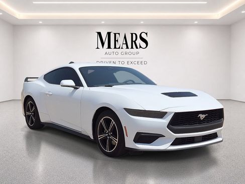 Used 2025 Ford Mustang Coupe RWD image 7