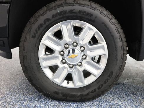 Used 2024 Chevrolet Silverado 2500 High Country w/ High Country Premium Package image 6