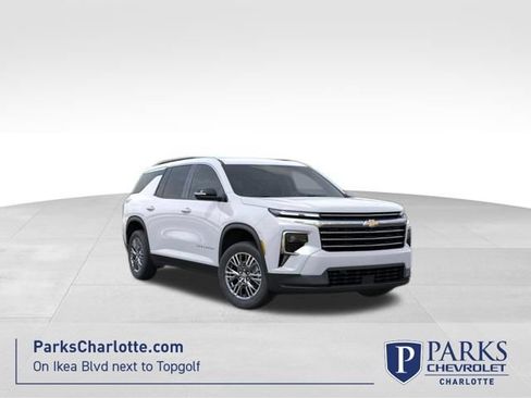 New 2026 Chevrolet Traverse LT w/ Driver Confidence Package FWD image 1