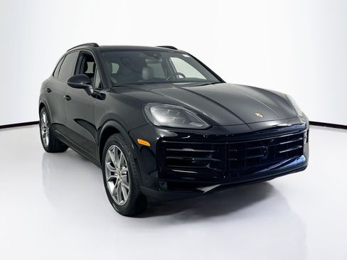 Used 2024 Porsche Cayenne AWD/4WD image 3