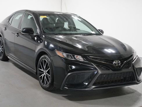 Certified 2024 Toyota Camry SE FWD image 3