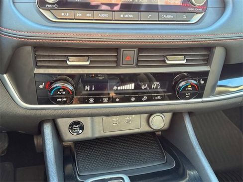 Used 2025 Nissan Rogue SV image 35