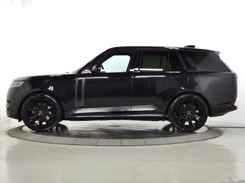 Used 2025 Land Rover Range Rover SE AWD/4WD image 2
