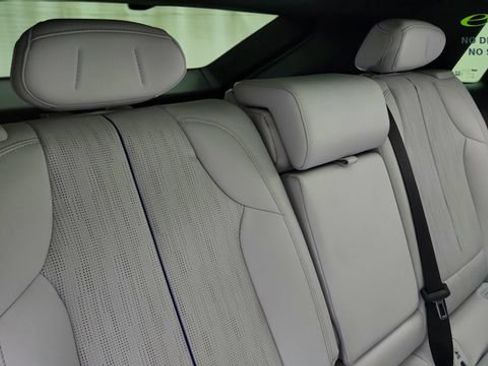 Used 2024 Cadillac Lyriq Luxury AWD/4WD image 27