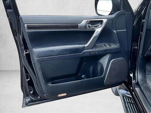 Used 2023 Lexus GX 460 Premium w/ Accessory Package AWD/4WD image 18