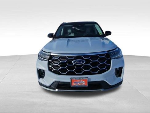 Used 2026 Ford Explorer Platinum w/ LUX Leather Package image 3