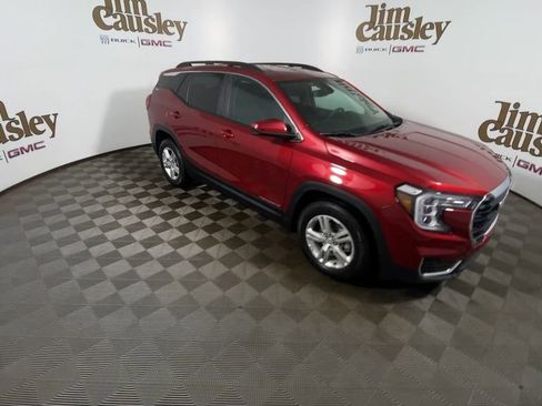 Used 2023 GMC Terrain SLE w/ Driver Convenience Package image 2