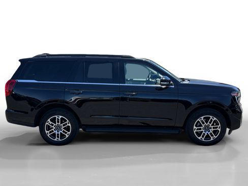 Certified 2025 Ford Expedition Active AWD/4WD image 6