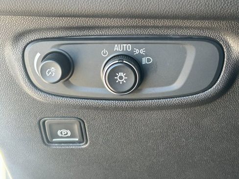 Used 2023 GMC Terrain SLE image 22