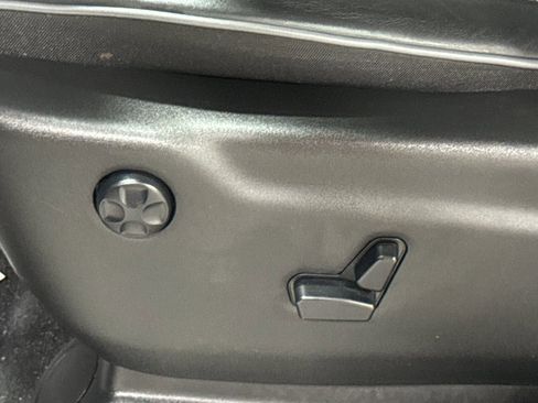 Used 2020 Jeep Grand Cherokee Overland image 18