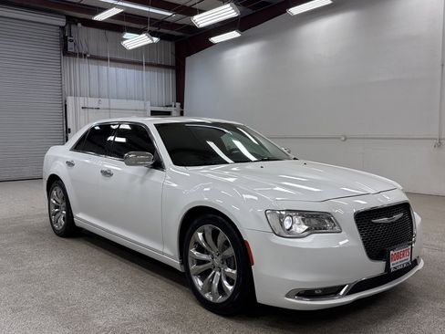 Used 2019 Chrysler 300 Limited image 31