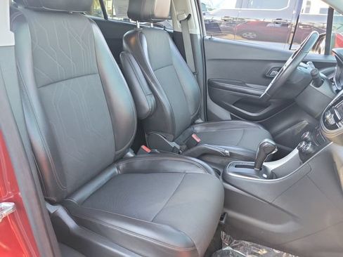 Used 2022 Chevrolet Trax LT w/ LT Convenience Package FWD image 22